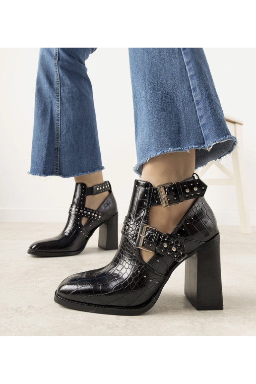 Juodi ažūriniai batai su kulnu Wonderful