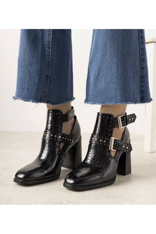 Juodi ažūriniai batai su kulnu Wonderful