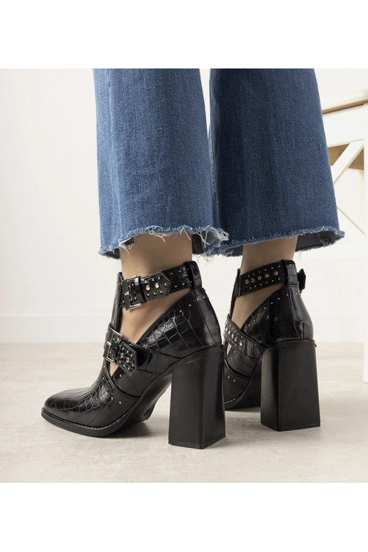 Juodi ažūriniai batai su kulnu Wonderful