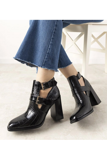 Juodi krokodilo rašto...