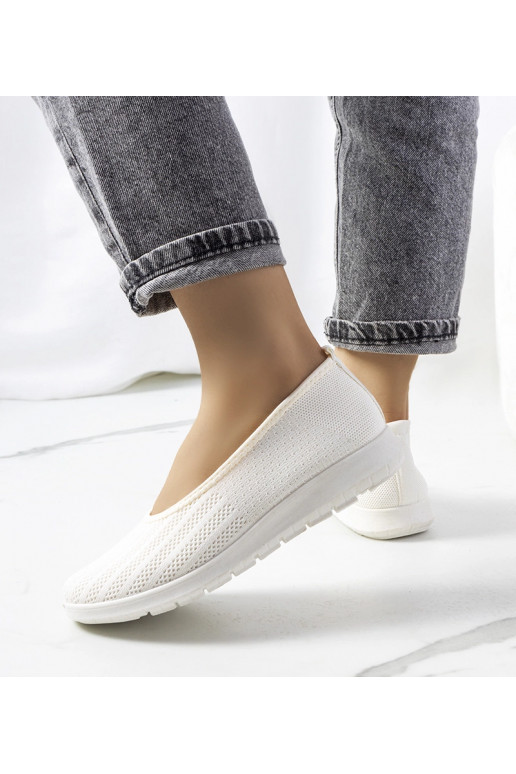 Meeri smėlio spalvos sportbačiai