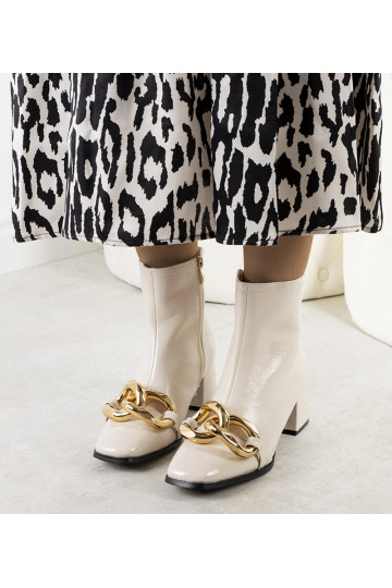 Smėlio spalvos lakinės odos...