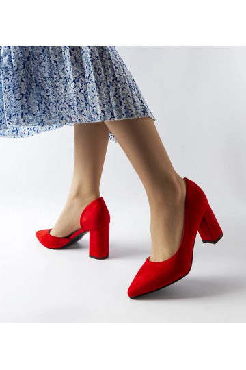 Sargent raudonos spalvos...