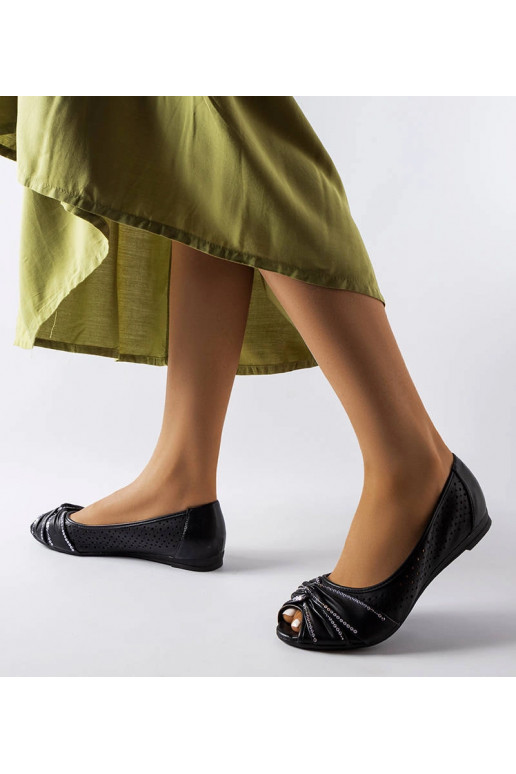 Juodi ažūriniai baleto buteliai su... Juodi ažūriniai baleto buteliai su...