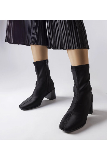 Laforgen juodi atlasiniai...