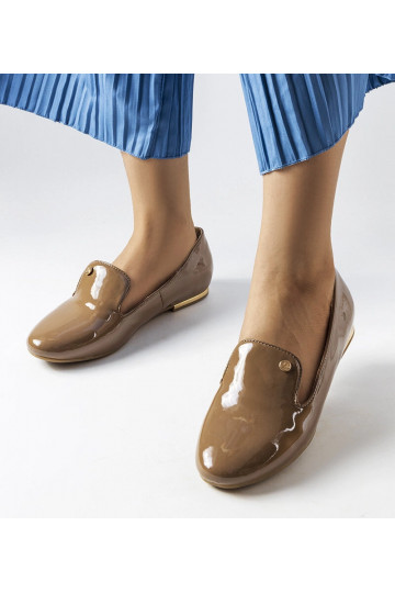 Rudos spalvos lakinės odos...