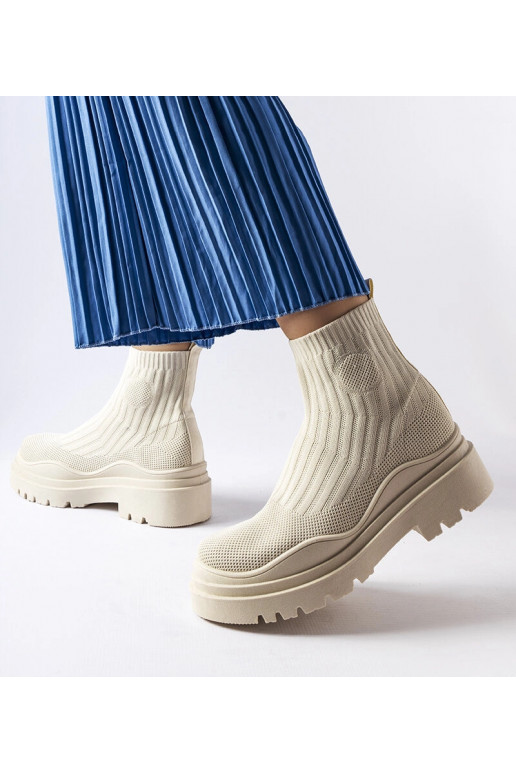 Smėlio spalvos aukštakulniai... Smėlio spalvos aukštakulniai...