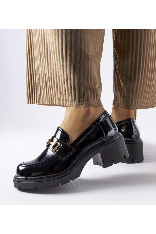 Juodi lakuotos odos Fabrizio...