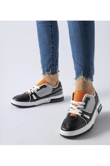 Juodi batai su oranžiniu...