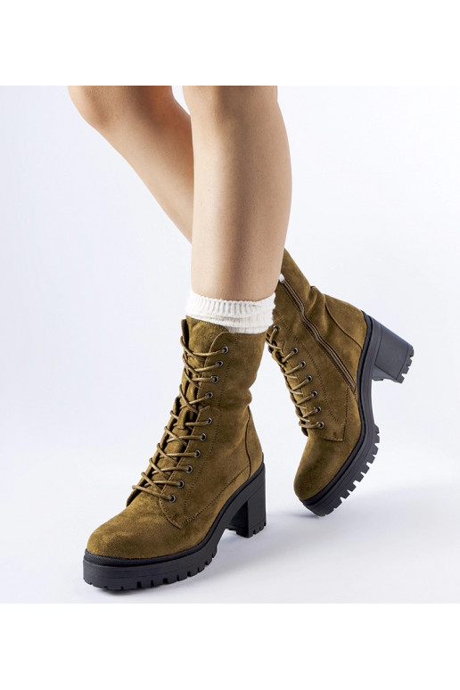 Žalios spalvos izoliuoti batai su...