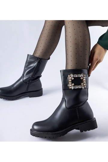 Juodi kulkšnies batai... 2