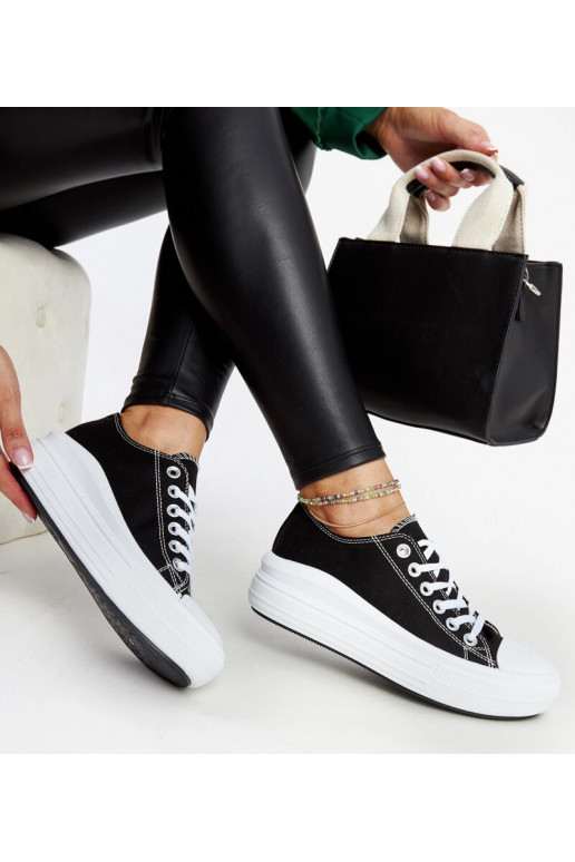 Juodi sportbačiai ant storos...