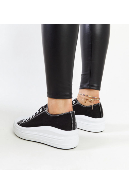 Juodi sportbačiai ant storos...