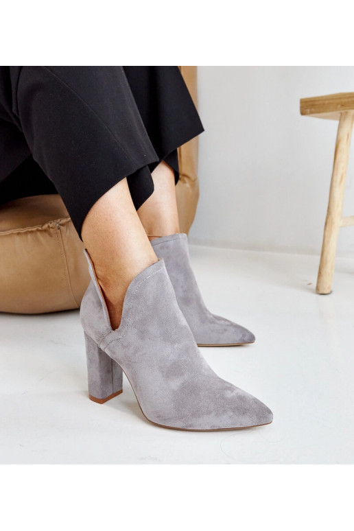 Taylan pilki asimetriški batai su...