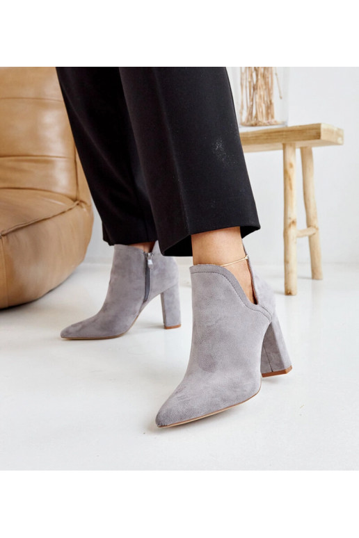 Taylan pilki asimetriški batai su...