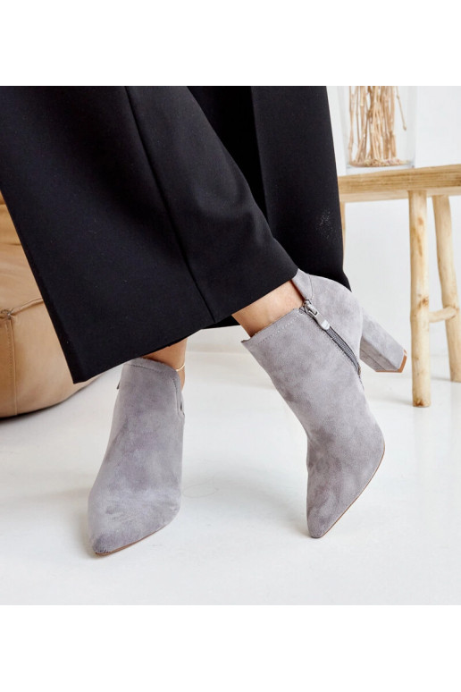 Taylan pilki asimetriški batai su...