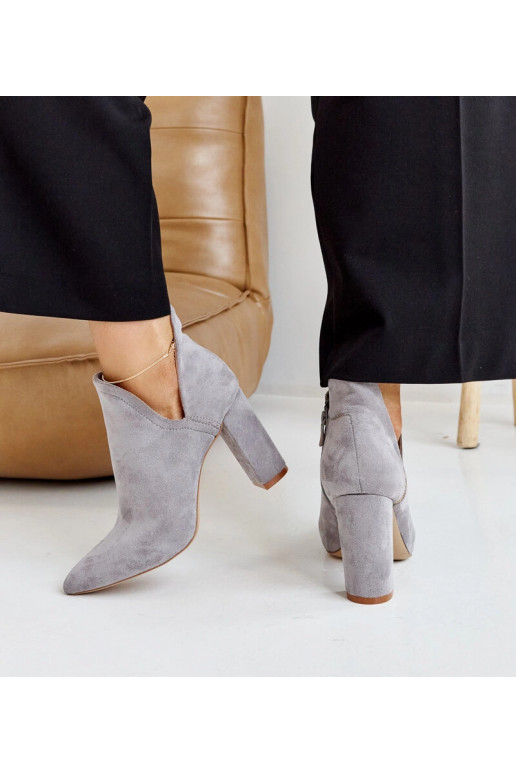 Taylan pilki asimetriški batai su...