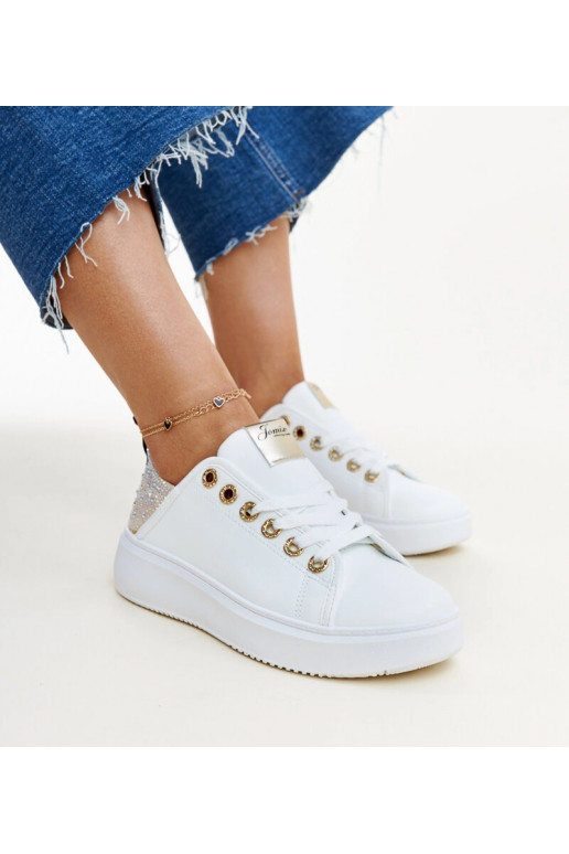 Balti ir smėlio spalvos sportbačiai...