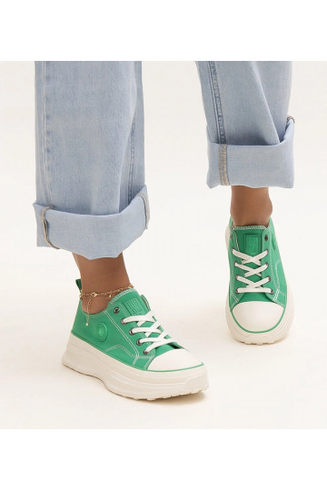 Žali stambūs sportbačiai...