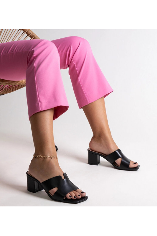 Juodos šlepetės su blokiniu kulnu,...