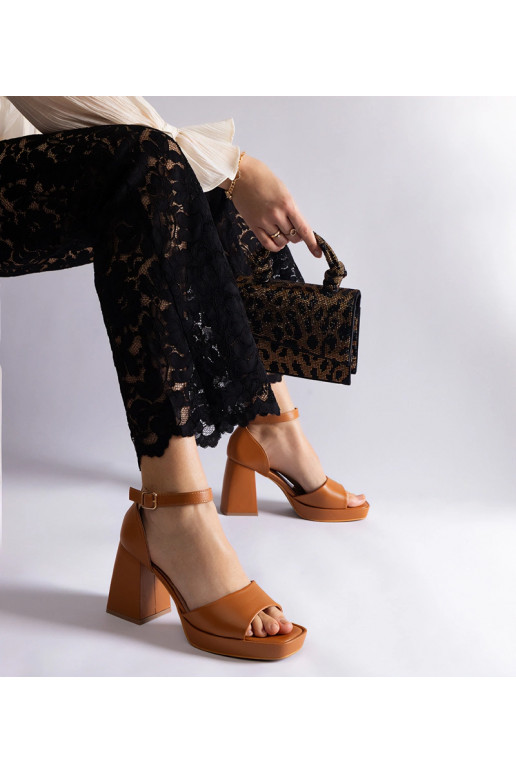 Rudos spalvos Isolina storakulnės...