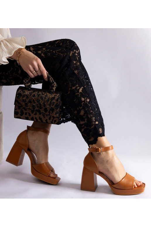 Rudos spalvos Isolina storakulnės...