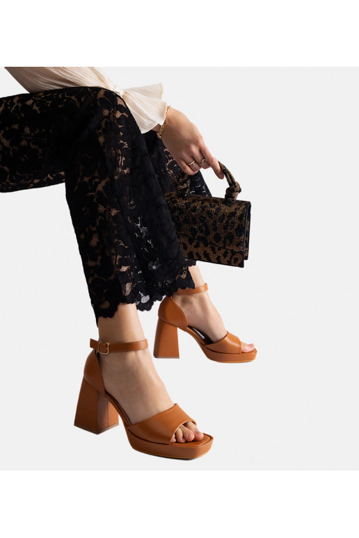 Rudos spalvos Isolina storakulnės...