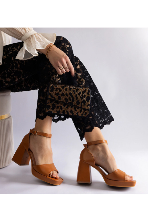 Rudos spalvos Isolina storakulnės...