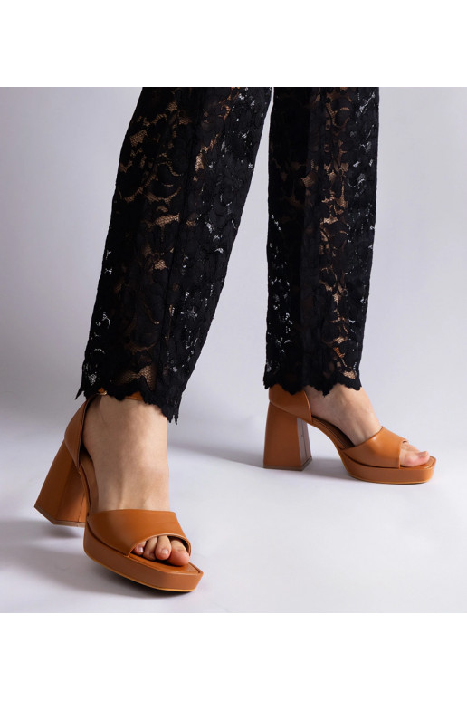 Rudos spalvos Isolina storakulnės...