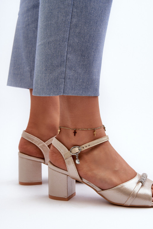 Moteriškos basutės iš dirbtinės odos...