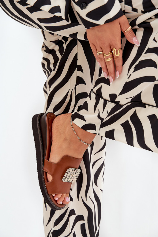 Moteriškos šlepetės Ant pleišto Eko Oda su ornamentais rudos spalvos Sarela