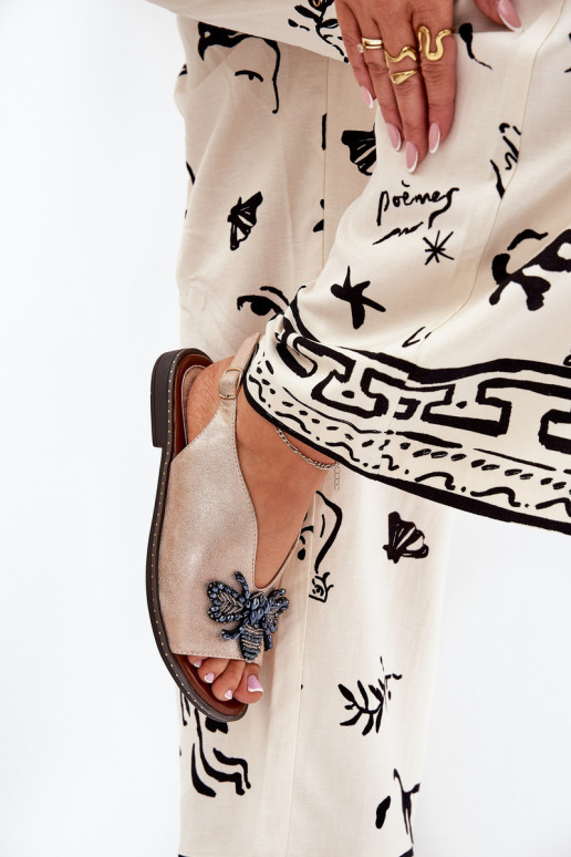 su blizgesiu Moteriškos basutės su ornamentais lygiapadžiai rausvo aukso spalvos Russona su blizgesiu Moteriškos basutės su ornamentais lygiapadžiai rausvo aukso spalvos Russona