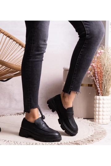 Juodi pusbačiai iš...