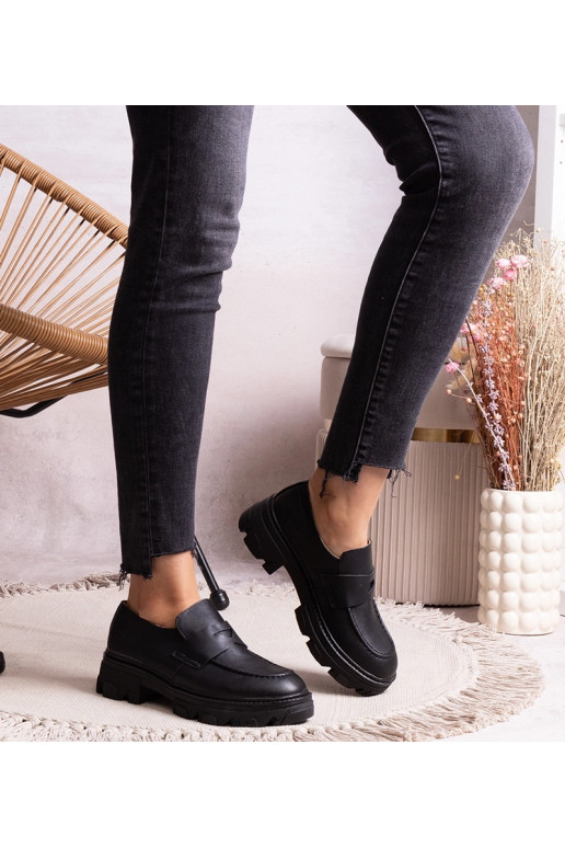 Juodi pusbačiai iš dirbtinės odos Kirna