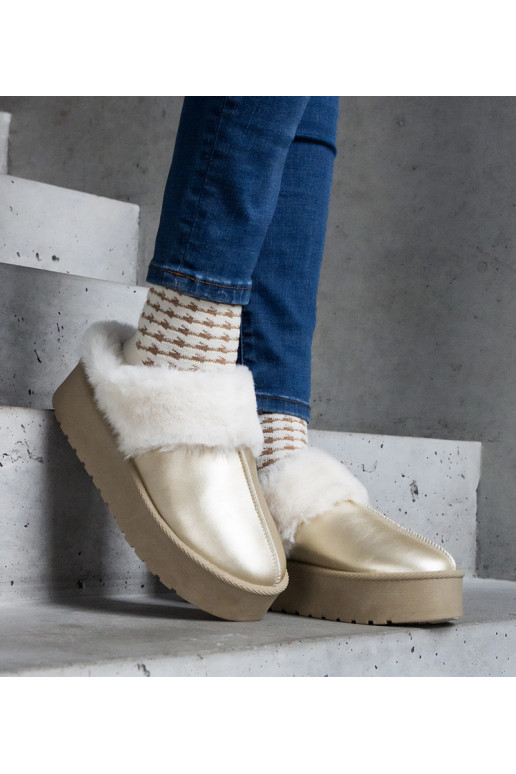 Auksiniai šlepetės ant platformos su... Auksiniai šlepetės ant platformos su...