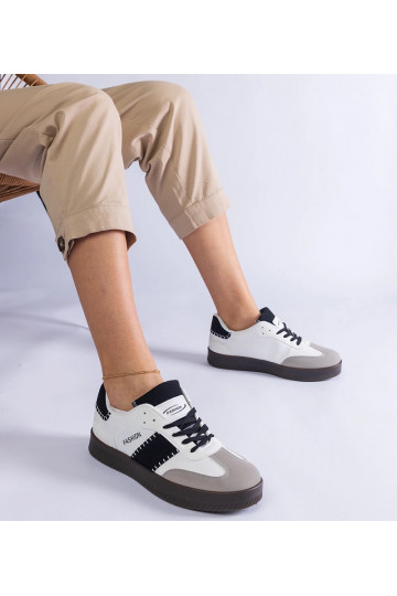 Balti sportiniai bateliai...