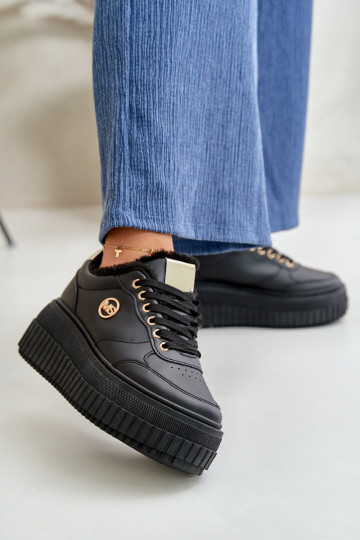 Pašiltinti sportiniai batai...