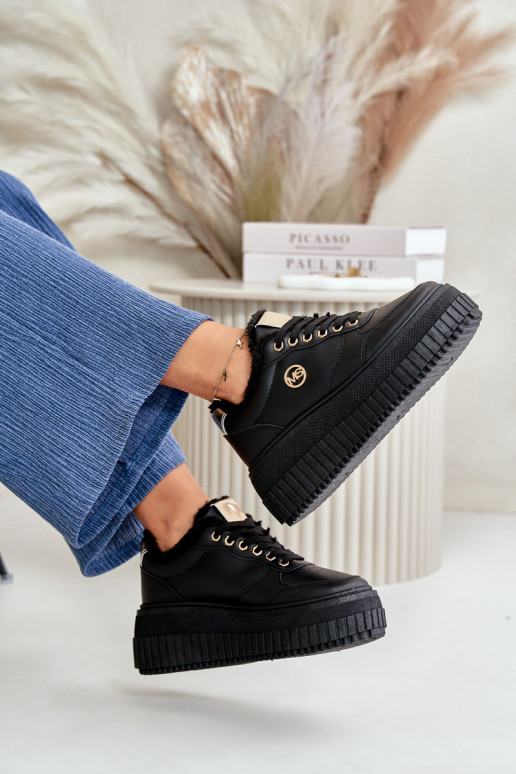 Pašiltinti sportiniai batai su... Pašiltinti sportiniai batai su...