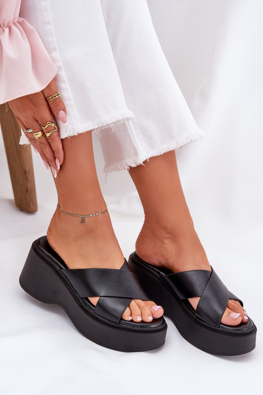 Moteriškos šlepetės su platforma I Koturnie juodos spalvos Nelithraea