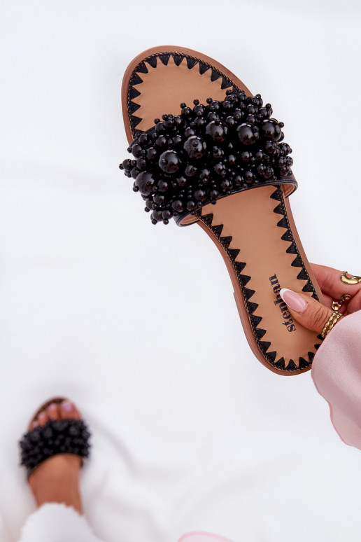 Šlepetės Moteriškas butas Su dekoratyviniais karoliukais juodos spalvos Aricca