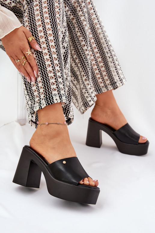 Moteriškas Šlepetės iš eko odos su kulniukais ir platforma juodos spalvos Tamirella