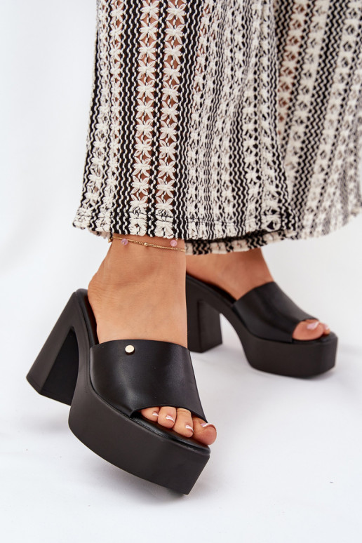 Moteriškas Šlepetės iš eko odos su kulniukais ir platforma juodos spalvos Tamirella