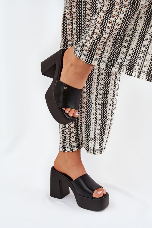 Moteriškas Šlepetės iš eko odos su kulniukais ir platforma juodos spalvos Tamirella