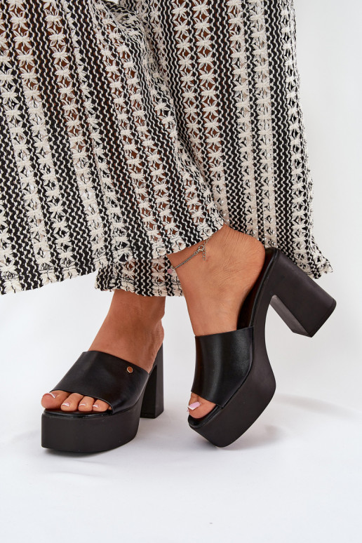 Moteriškas Šlepetės iš eko odos su kulniukais ir platforma juodos spalvos Tamirella