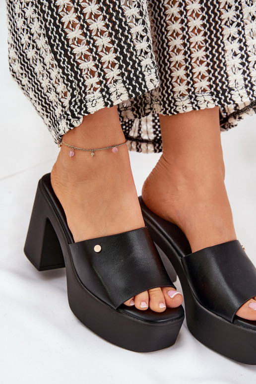 Moteriškas Šlepetės iš eko odos su kulniukais ir platforma juodos spalvos Tamirella