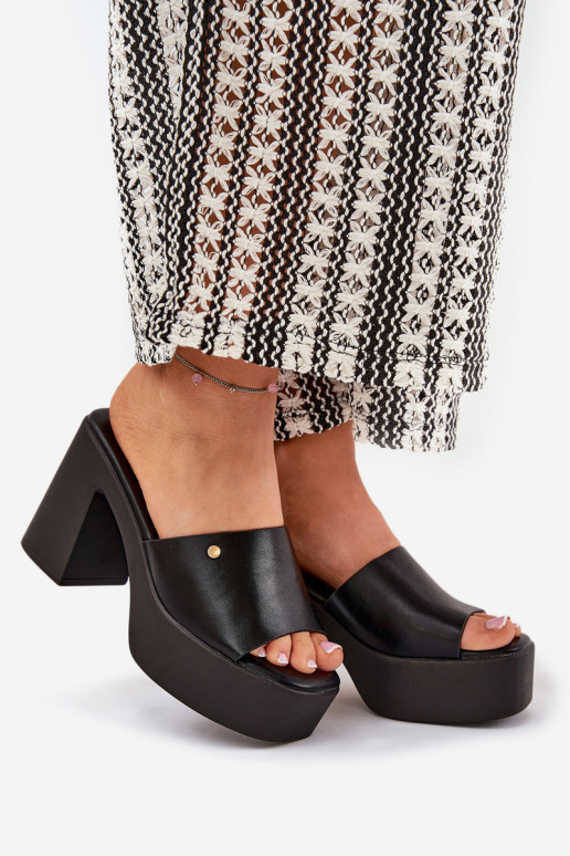 Moteriškas Šlepetės iš eko odos su kulniukais ir platforma juodos spalvos Tamirella