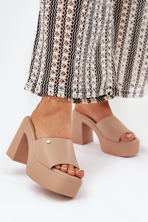 Moteriškas Šlepetės iš eko odos su kulniukais ir platforma chaki spalvos Tamirella