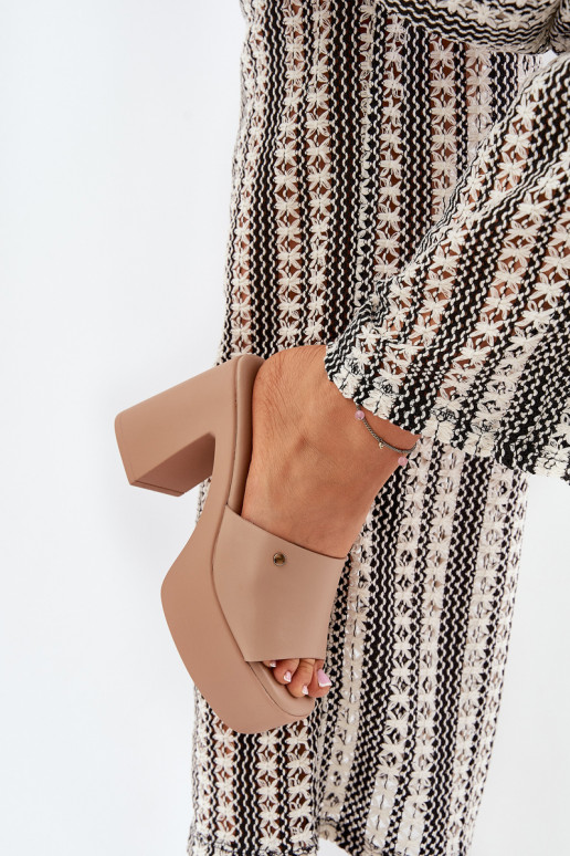 Moteriškas Šlepetės iš eko odos su kulniukais ir platforma chaki spalvos Tamirella