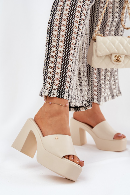 Moteriškas Šlepetės iš eko odos su kulniukais ir platforma dramblio kaulo spalvos Tamirella