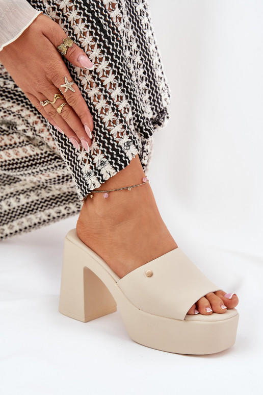 Moteriškas Šlepetės iš eko odos su kulniukais ir platforma dramblio kaulo spalvos Tamirella